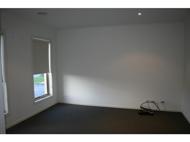 10 Macadamia Street, Pakenham VIC 3810