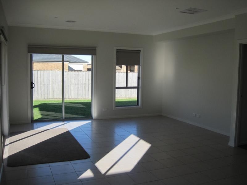 12 Nature Avenue, Officer VIC 3809