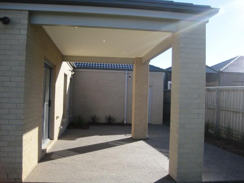 12 Nature Avenue, Officer VIC 3809