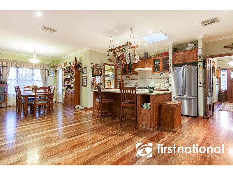 18 Dennis Avenue, Pakenham VIC 3810