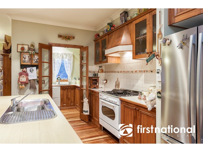 18 Dennis Avenue, Pakenham VIC 3810