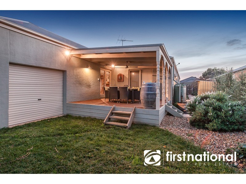 18 Dennis Avenue, Pakenham VIC 3810