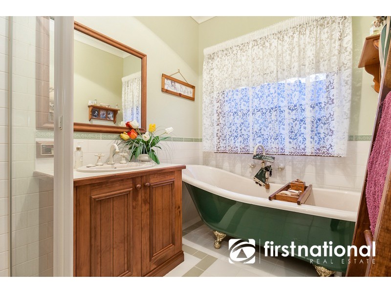 18 Dennis Avenue, Pakenham VIC 3810