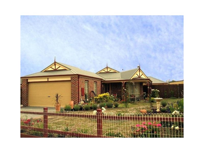 5 Justin Place, Pakenham VIC 3810