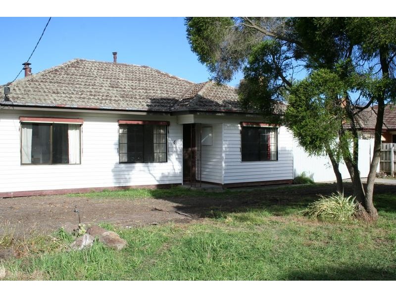 4 Savage Street, Pakenham VIC 3810