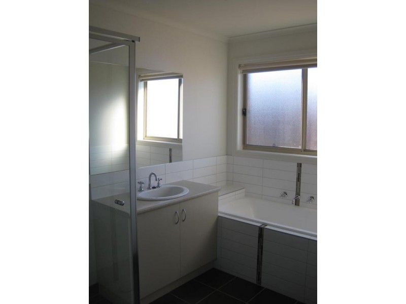 Unit 5, 8 McClenaghan Place, Pakenham VIC 3810