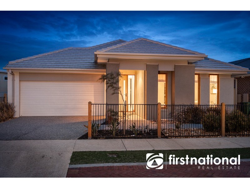 11 Loxton Way, Pakenham VIC 3810
