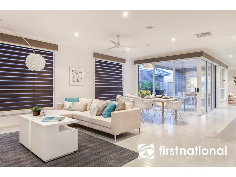 11 Loxton Way, Pakenham VIC 3810