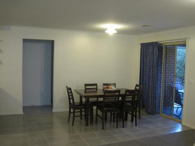 1/8 Broadhurst Road, Pakenham VIC 3810