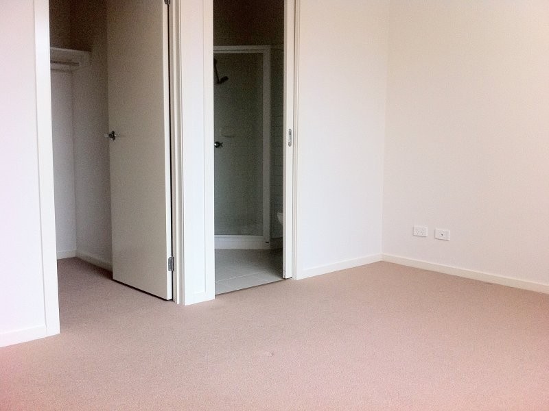 4/1 Walnut Way, Pakenham VIC 3810