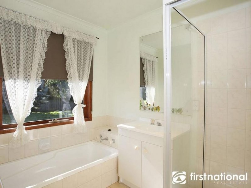 69 Smethurst Avenue, Pakenham VIC 3810