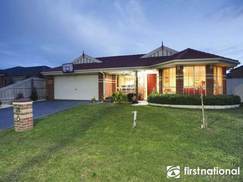 11 Lorikeet Court, Pakenham VIC 3810