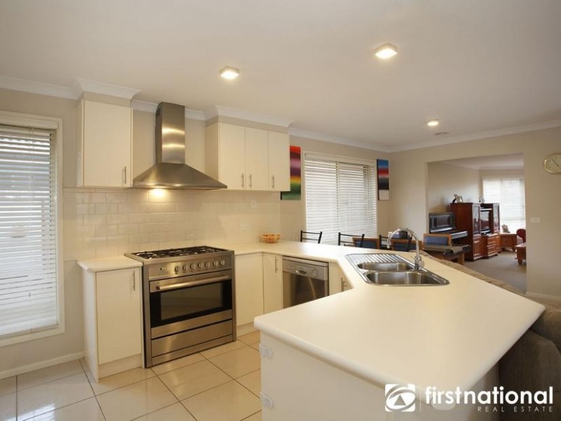 11 Lorikeet Court, Pakenham VIC 3810