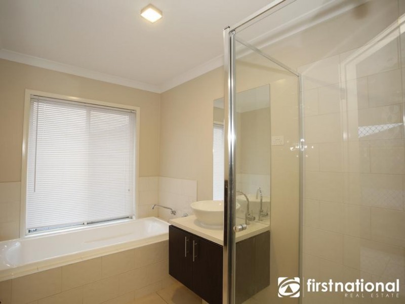 11 Lorikeet Court, Pakenham VIC 3810