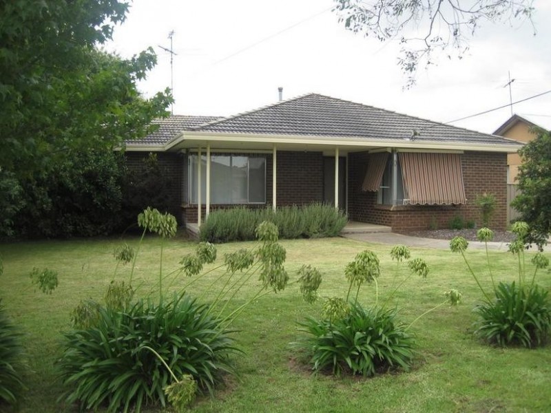 6 O’Shannessy Street, Pakenham VIC 3810