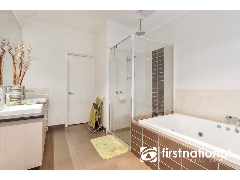 11 Winneke Way, Pakenham VIC 3810