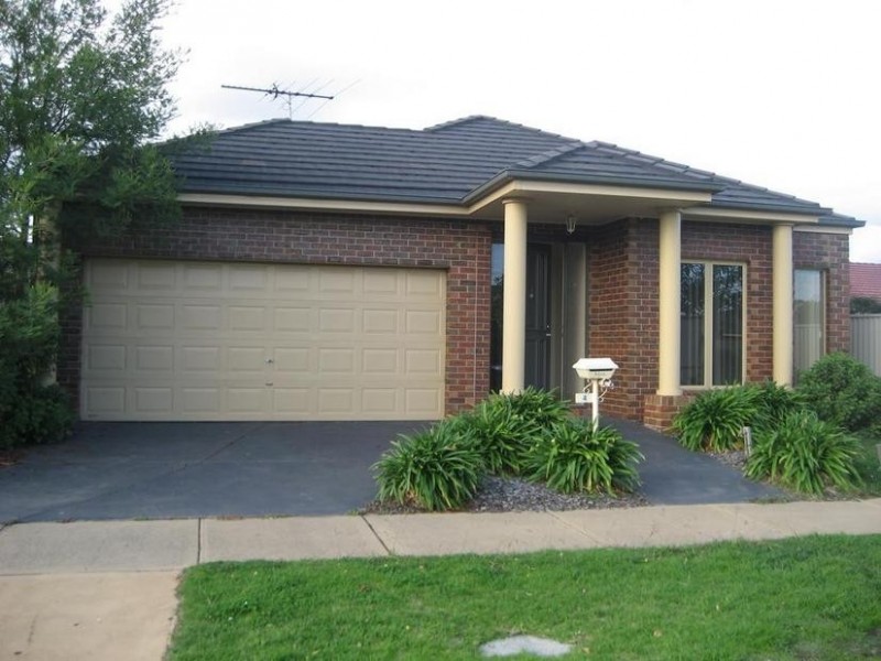 4 Spring Circuit, Pakenham VIC 3810