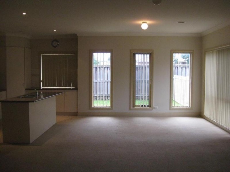 4 Spring Circuit, Pakenham VIC 3810
