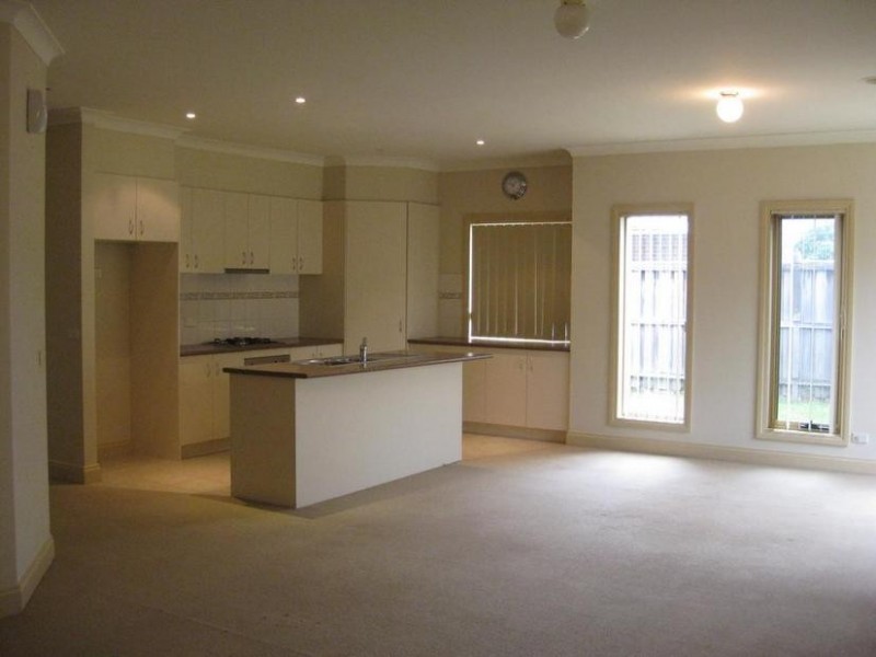 4 Spring Circuit, Pakenham VIC 3810