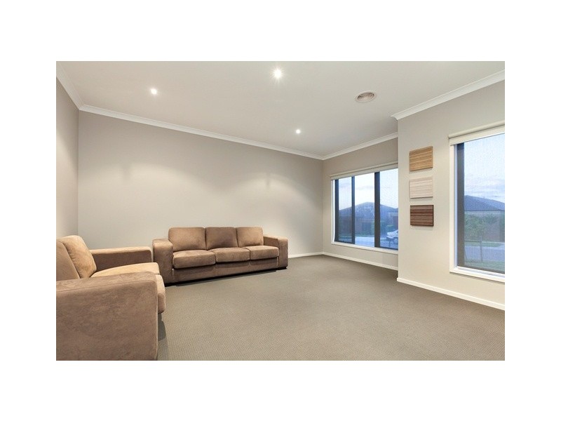 11 Ben Cairn Mews, Pakenham VIC 3810