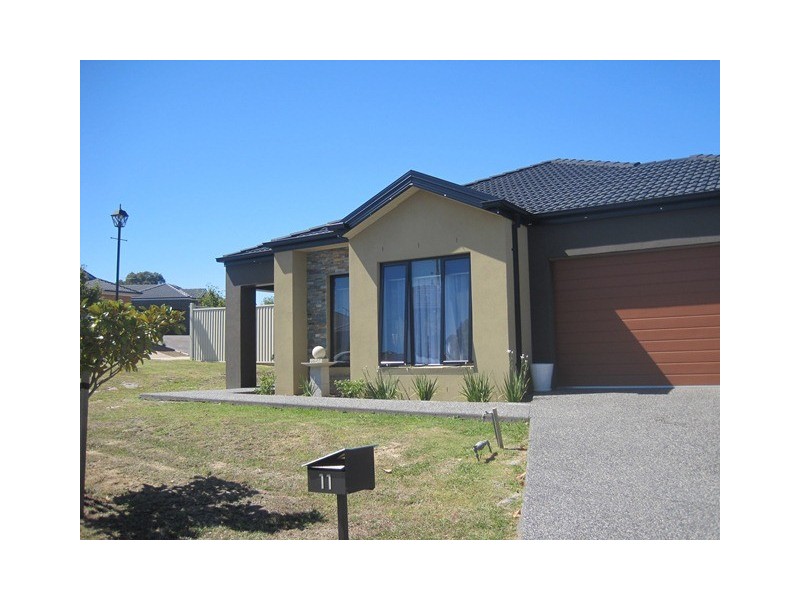 11 Ben Cairn Mews, Pakenham VIC 3810