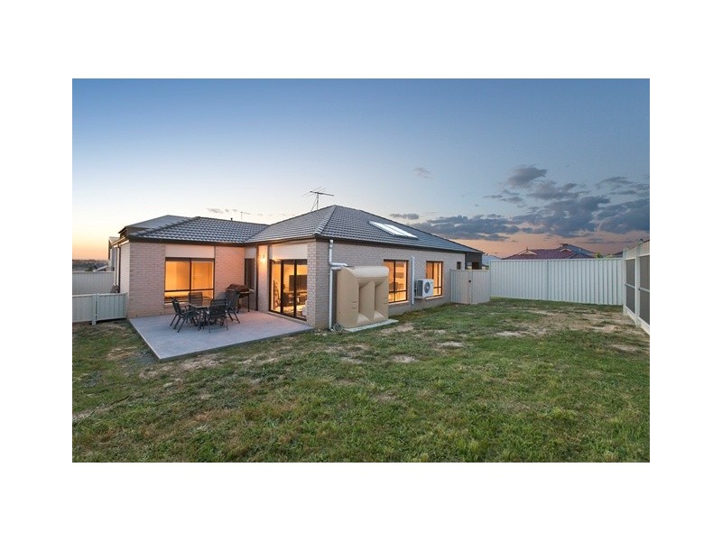11 Ben Cairn Mews, Pakenham VIC 3810
