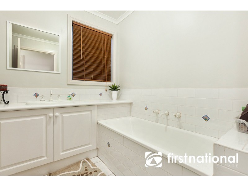 13 Claire Close, Pakenham VIC 3810