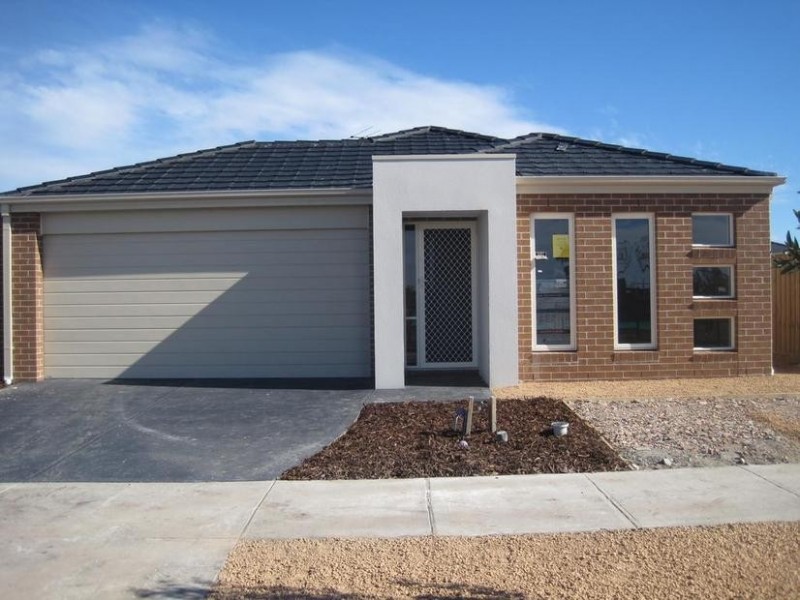 15 Markbeech Crescent, Officer VIC 3809