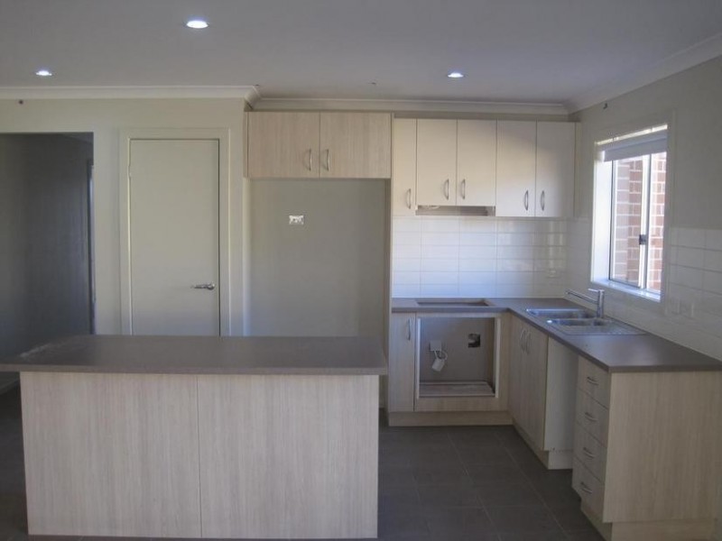 15 Markbeech Crescent, Officer VIC 3809