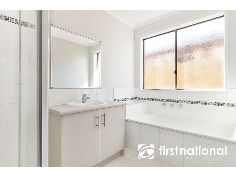 9 Raven Court, Pakenham VIC 3810