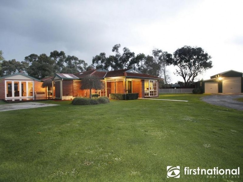 20 Oaktree Drive, Pakenham Upper VIC 3810
