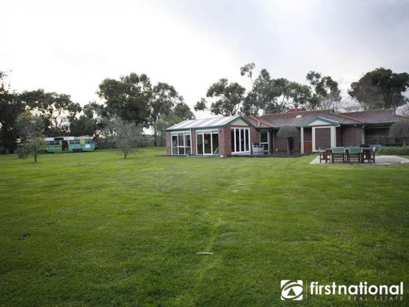 20 Oaktree Drive, Pakenham Upper VIC 3810