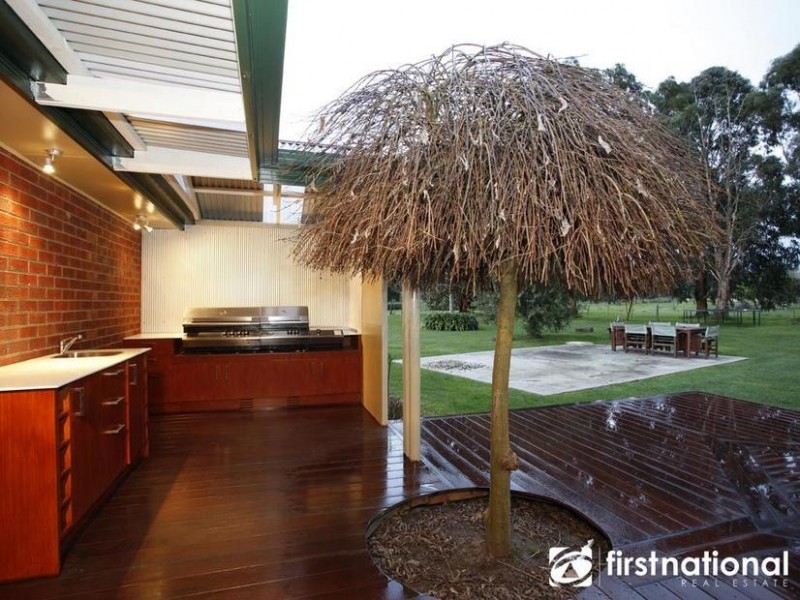 20 Oaktree Drive, Pakenham Upper VIC 3810