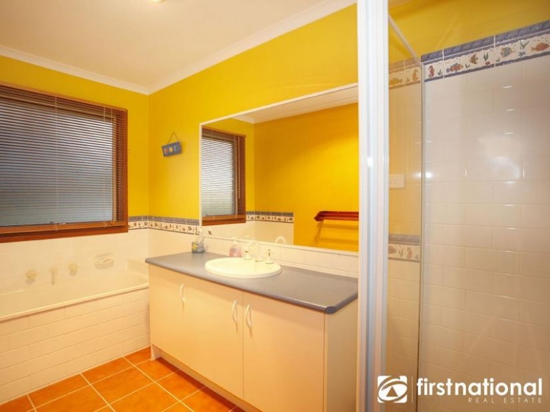20 Oaktree Drive, Pakenham Upper VIC 3810