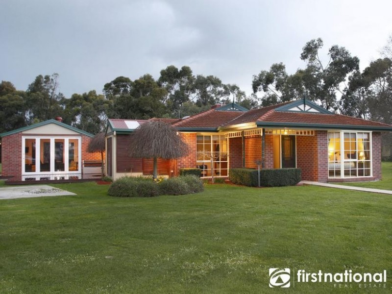 20 Oaktree Drive, Pakenham Upper VIC 3810