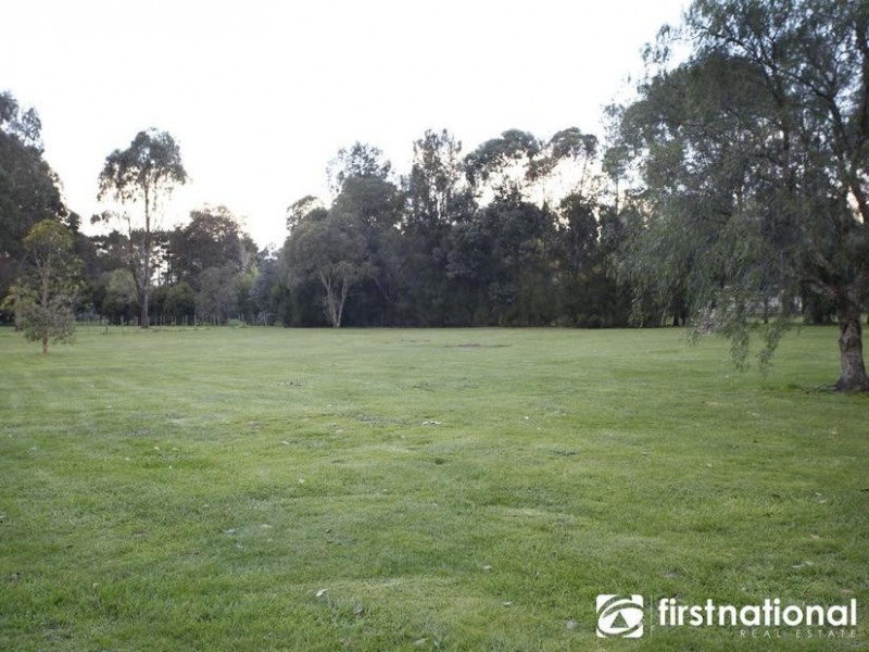 20 Oaktree Drive, Pakenham Upper VIC 3810