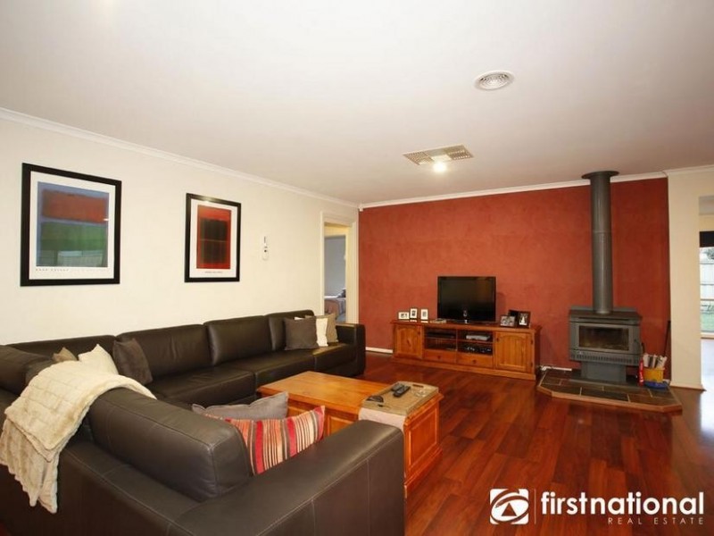 22 Oaklands Way, Pakenham VIC 3810