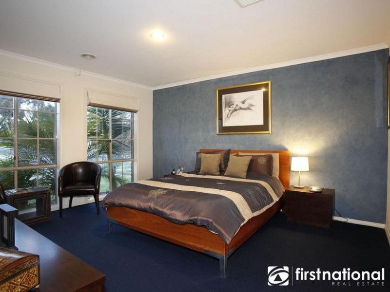 22 Oaklands Way, Pakenham VIC 3810