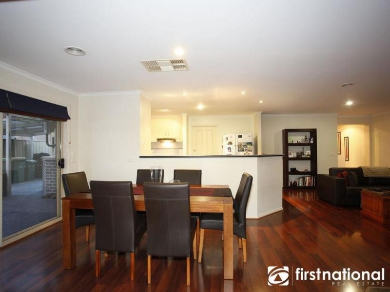 22 Oaklands Way, Pakenham VIC 3810