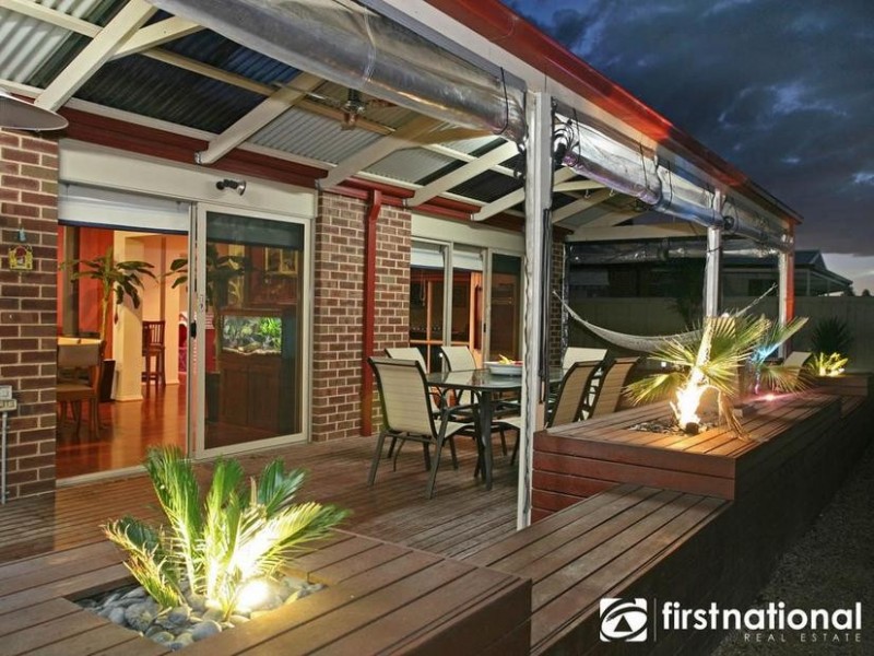 22 Oaklands Way, Pakenham VIC 3810