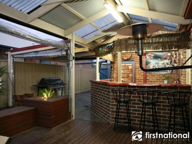 22 Oaklands Way, Pakenham VIC 3810