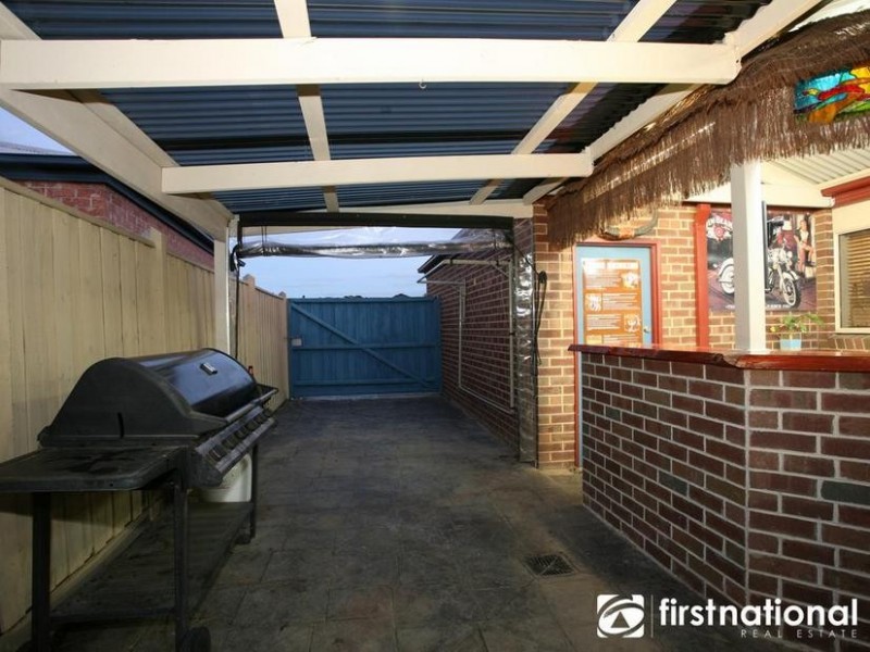 22 Oaklands Way, Pakenham VIC 3810