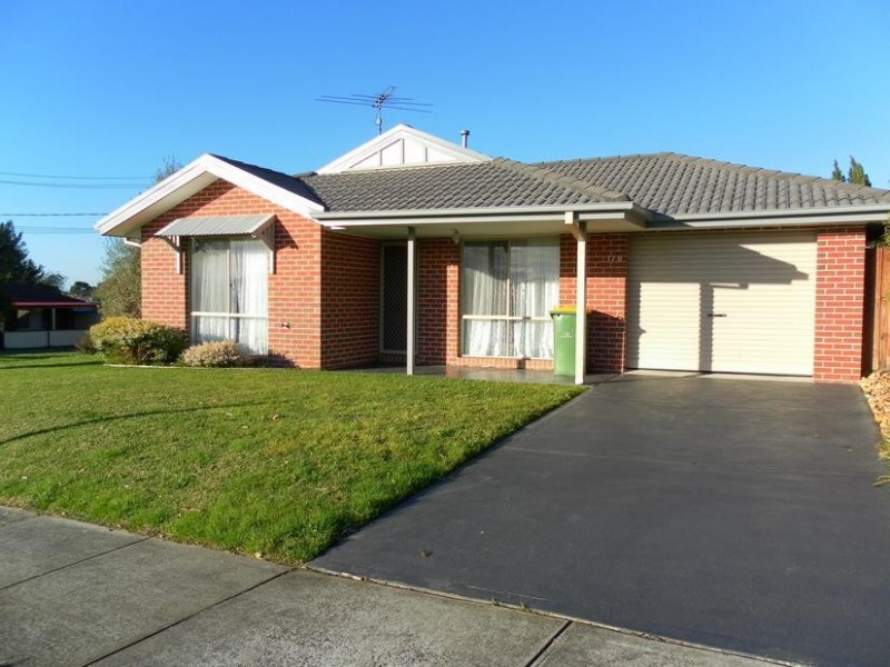 1/8 Broadhurst Road, Pakenham VIC 3810