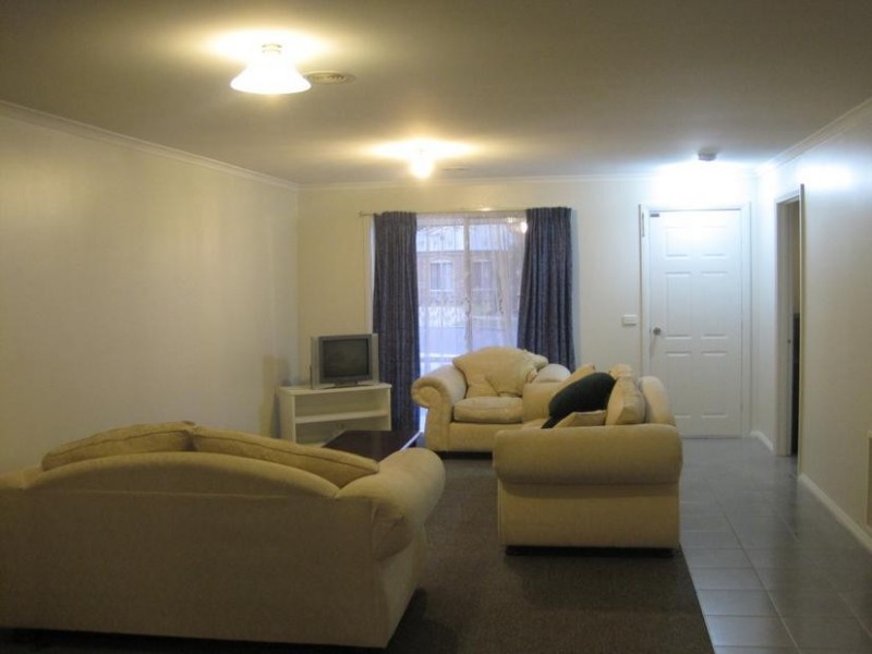 1/8 Broadhurst Road, Pakenham VIC 3810