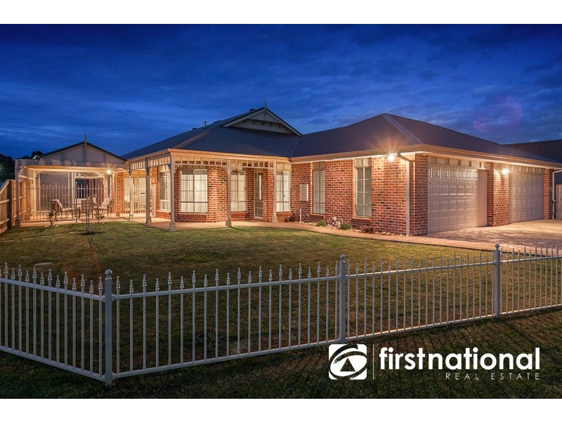 5 Carrington Drive, Pakenham VIC 3810