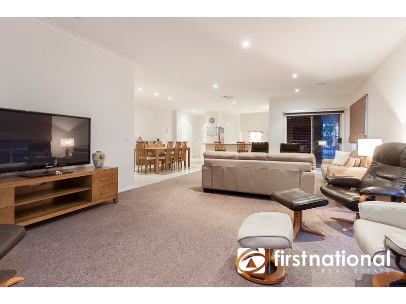 5 Carrington Drive, Pakenham VIC 3810