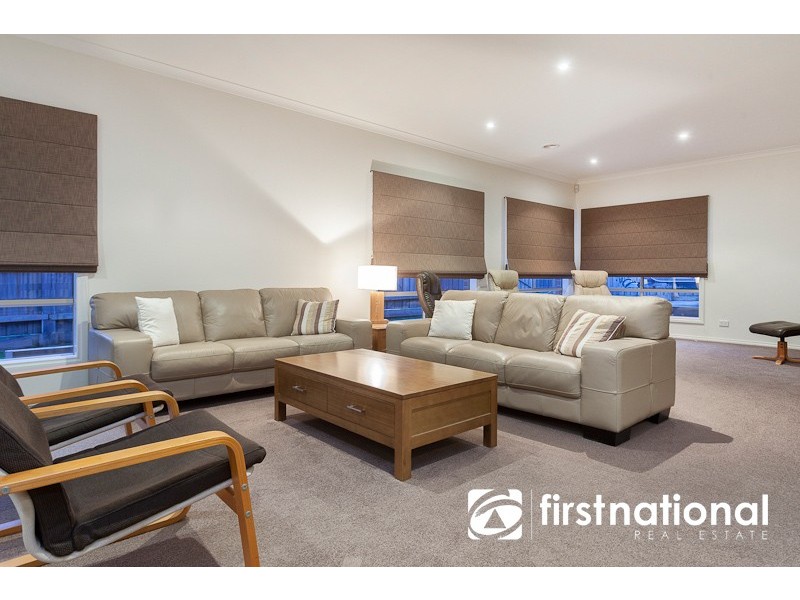 5 Carrington Drive, Pakenham VIC 3810