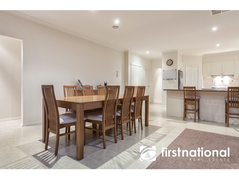 5 Carrington Drive, Pakenham VIC 3810