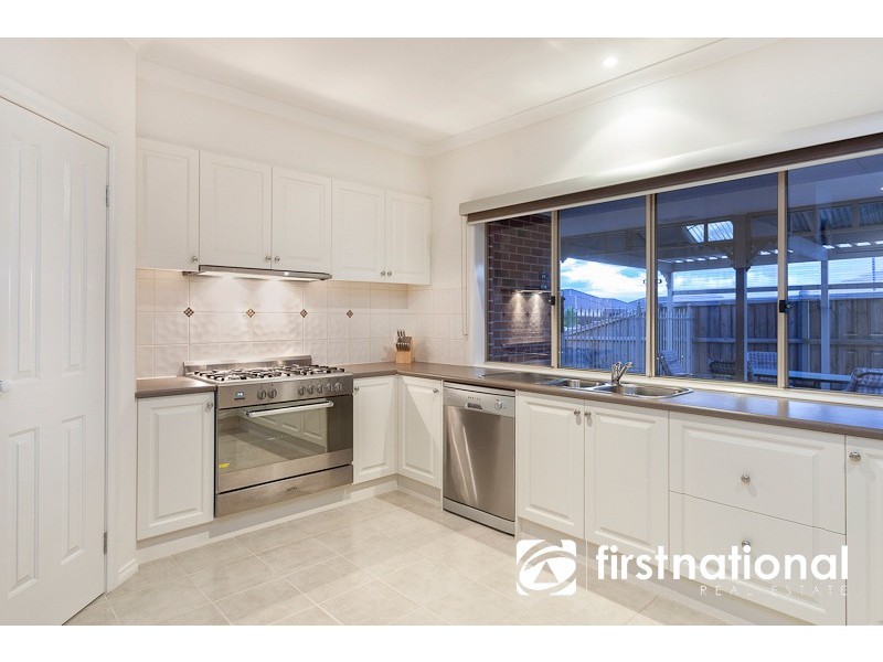 5 Carrington Drive, Pakenham VIC 3810