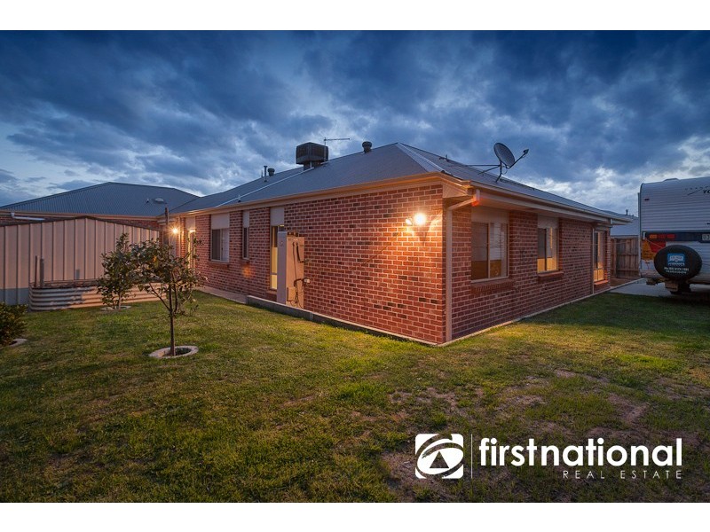 5 Carrington Drive, Pakenham VIC 3810